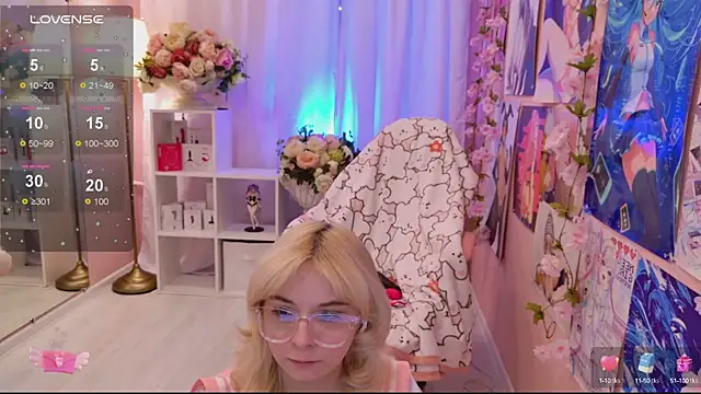 Snapshot of Coconut_Mia chatting on 09.23.25 Coconut Mia online show from 09.23.25