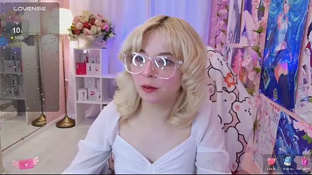 Snapshot of Coconut_Mia chatting on 09.26.25 Coconut Mia online show from 09.26.25