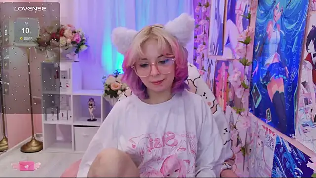 Snapshot of Coconut_Mia chatting on 10.03.25 Coconut Mia online show from 10.03.25