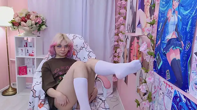 Snapshot of Coconut_Mia chatting on 10.09.25 Coconut Mia online show from 10.09.25