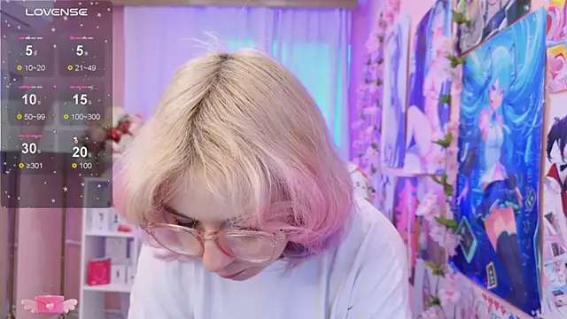 Snapshot of Coconut_Mia chatting on 10.13.25 Coconut Mia online show from 10.13.25