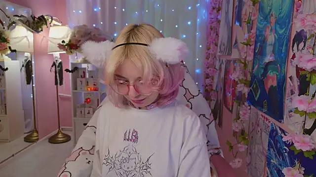 Snapshot of Coconut_Mia chatting on 10.24.25 Coconut Mia online show from 10.24.25