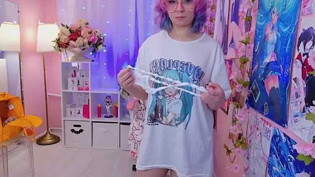 Snapshot of Coconut_Mia chatting on 11.06.25 Coconut Mia online show from 11.06.25