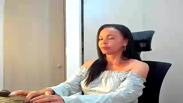 Evawalker  online show from 09.30.25