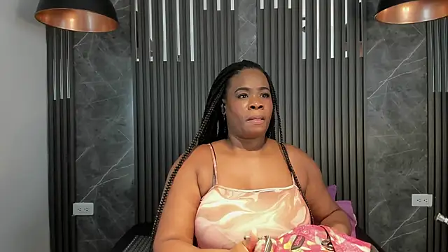 SaraiEvans online show from 02.10.26