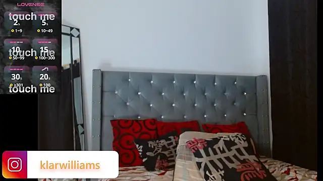 Snapshot of klarwillians chatting on 10.13.25 klarwillians online show from 10.13.25