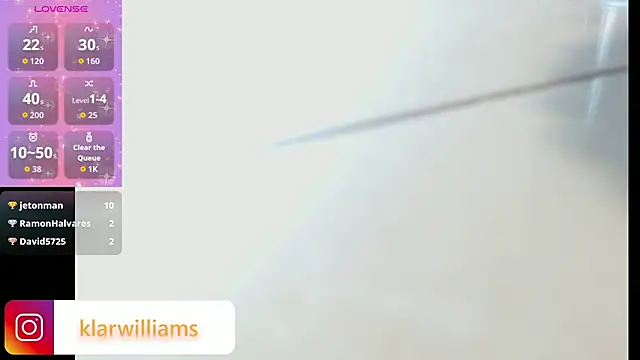 Snapshot of klarwillians chatting on 10.18.25 klarwillians online show from 10.18.25