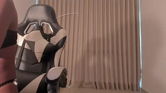 SavannahWildee online show from 10.04.25