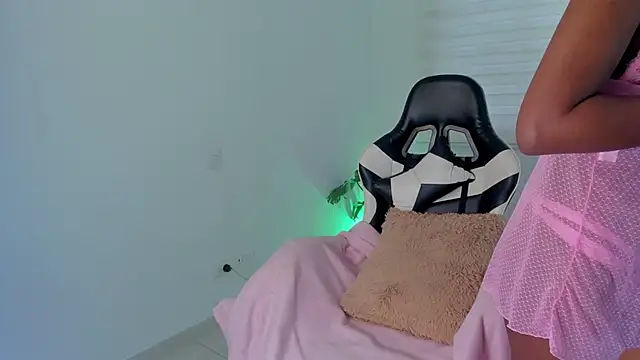 SavannahWildee online show from 08.03.26