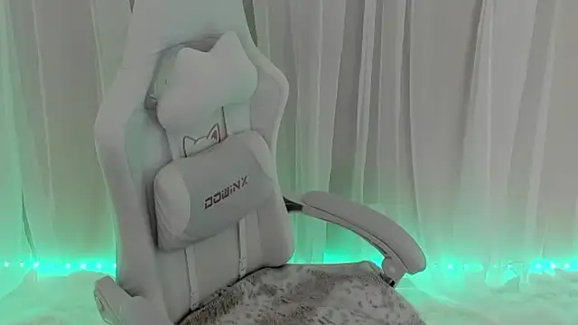 Snapshot of PorchaPlay chatting on 02.01.25 PorchaPlay online show from 02.01.25