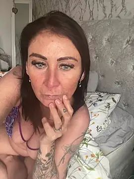 Snapshot of Naughtynanny75 chatting on 01.21.25 Naughtynanny75 online show from 01.21.25