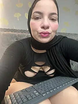 Snapshot of Layla_kaderr chatting on 05.21.26 Layla kaderr online show from 05.21.26