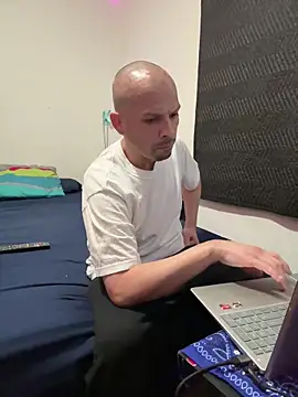 Snapshot of DaHomeEDubs chatting on 01.13.25 DaHomeEDubs online show from 01.13.25