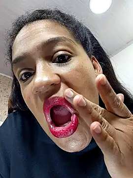 Snapshot of Michelle_Brito1 chatting on 10.23.25 Michelle Brito1 online show from 10.23.25