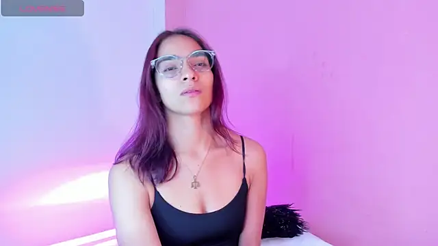 Scarlet Red  online show from 01.15.25