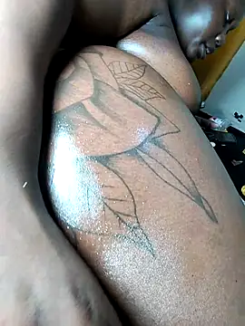 Snapshot of Hugemassivebootie chatting on 09.24.25 Hugemassivebootie online show from 09.24.25