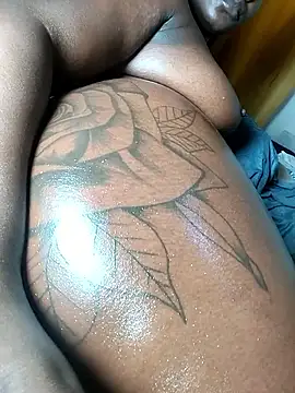 Snapshot of Hugemassivebootie chatting on 10.05.25 Hugemassivebootie online show from 10.05.25