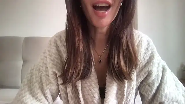 paolajonez online show from 10.12.25