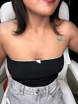 LeisyXO online show from 12.03.24