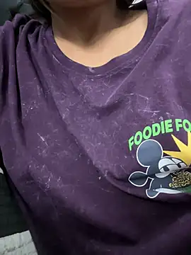 LeisyXO online show from 01.22.25