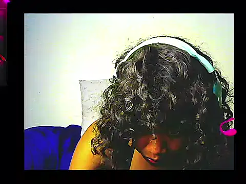 Snapshot of lilylovexx chatting on 09.22.25 lilylovexx online show from 09.22.25