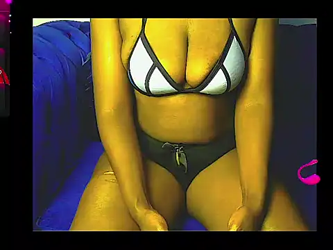 Snapshot of lilylovexx chatting on 10.03.25 lilylovexx online show from 10.03.25