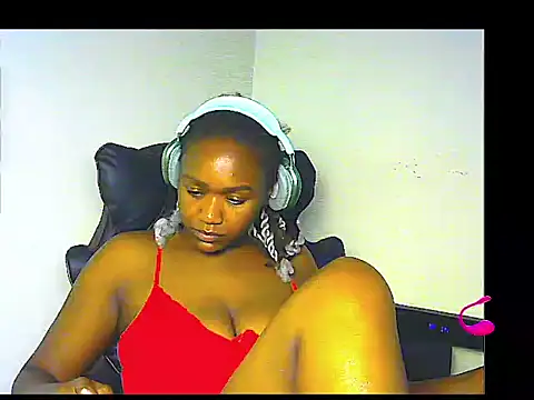 Snapshot of lilylovexx chatting on 10.14.25 lilylovexx online show from 10.14.25