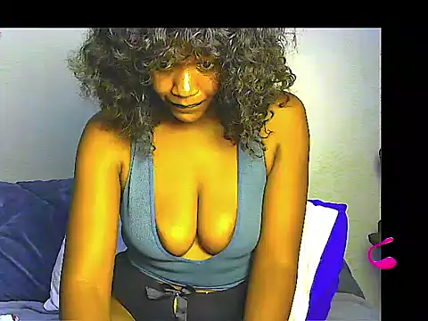 Snapshot of lilylovexx chatting on 11.17.25 lilylovexx online show from 11.17.25