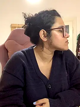 Curvydesifromgermany online show from 11.19.25