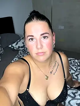 Snapshot of xlinastarrx chatting on 10.01.25 xlinastarrx online show from 10.01.25