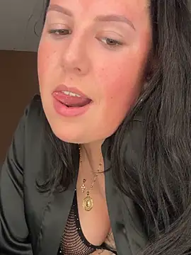 Snapshot of xlinastarrx chatting on 04.15.26 xlinastarrx online show from 04.15.26