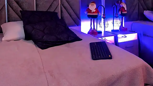 Laura Dicardy online show from 12.23.24