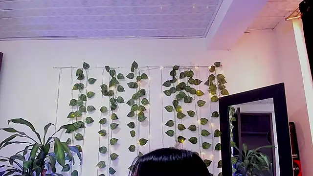 Snapshot of mariiana-diaz chatting on 11.14.25 mariiana-diaz online show from 11.14.25