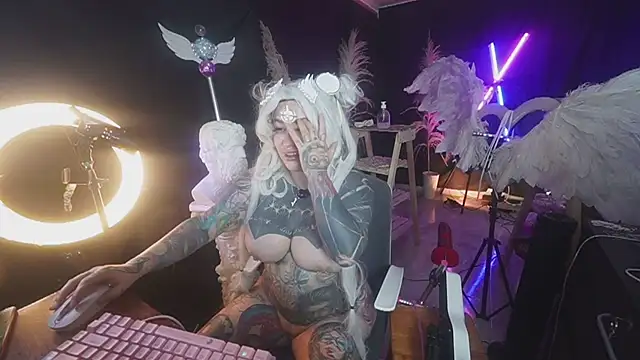 angelacianuro  online show from 10.17.25