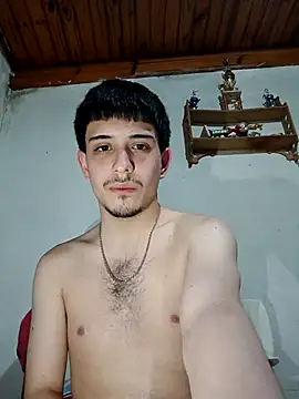 Snapshot of Elvergonn2105 chatting on 10.18.25 Elvergonn2105 online show from 10.18.25