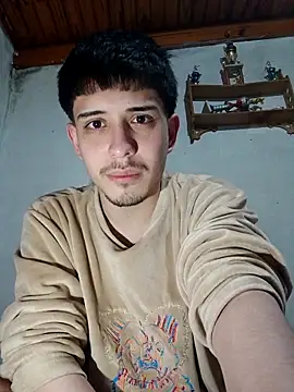 Snapshot of Elvergonn2105 chatting on 10.31.25 Elvergonn2105 online show from 10.31.25