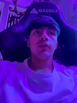 Snapshot of Steev_Novoa chatting on 10.31.25 Steev Novoa online show from 10.31.25