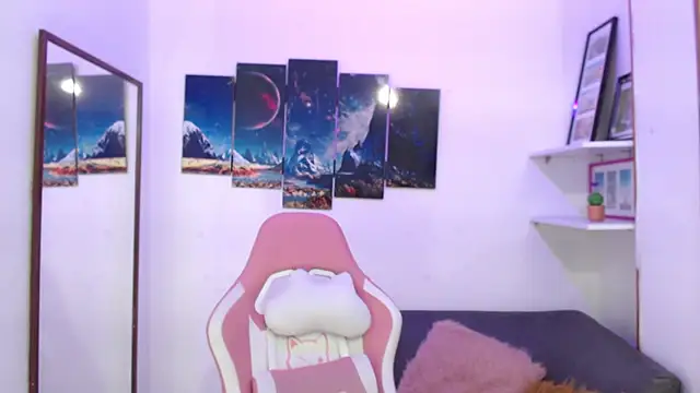 EmmaMyerss  online show from 12.23.24
