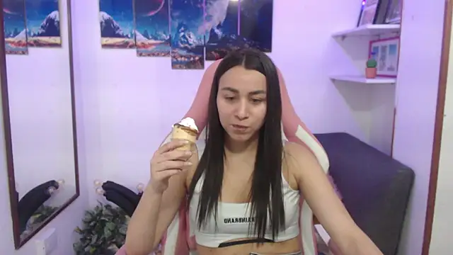 EmmaMyerss  online show from 01.31.25