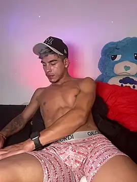 Snapshot of Ken-boy_ chatting on 04.13.26 Ken-boy online show from 04.13.26