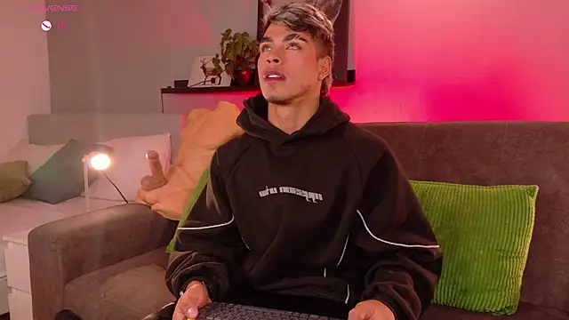 Snapshot of Ken-boy_ chatting on 04.14.26 Ken-boy online show from 04.14.26