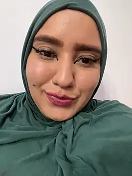 Snapshot of hannahayat chatting on 12.16.24 hannahayat online show from 12.16.24