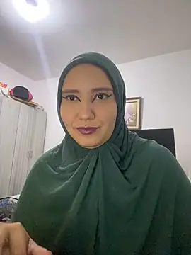 Snapshot of hannahayat chatting on 02.14.25 hannahayat online show from 02.14.25