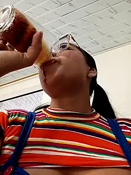 Snapshot of -VICKKY chatting on 10.31.25 -VICKKY online show from 10.31.25