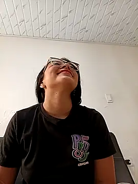 Snapshot of -VICKKY chatting on 11.01.25 -VICKKY online show from 11.01.25