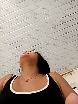 Snapshot of -VICKKY chatting on 11.03.25 -VICKKY online show from 11.03.25