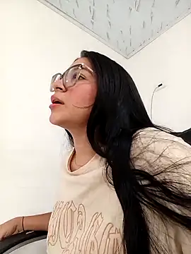 Snapshot of -VICKKY chatting on 11.06.25 -VICKKY online show from 11.06.25