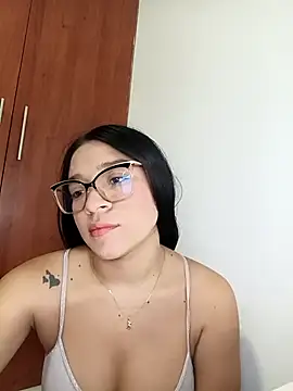 Snapshot of -VICKKY chatting on 11.08.25 -VICKKY online show from 11.08.25