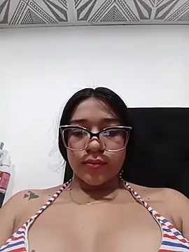 Snapshot of -VICKKY chatting on 11.12.25 -VICKKY online show from 11.12.25