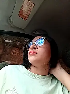 Snapshot of -VICKKY chatting on 11.14.25 -VICKKY online show from 11.14.25